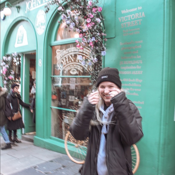 Meet Lindsay - Picture 3 of 5